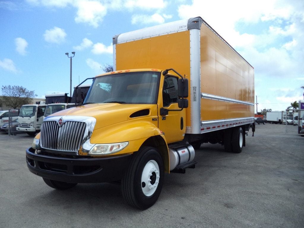 2020 International MV607 w/ 26ft Dry Freight Moving Box Truck w/ Lift Gate