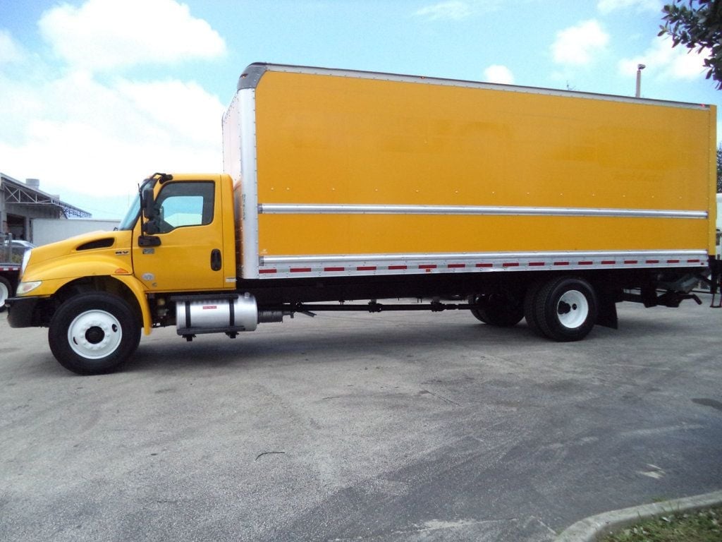 2020 International MV607 w/ 26ft Dry Freight Moving Box Truck w/ Lift Gate