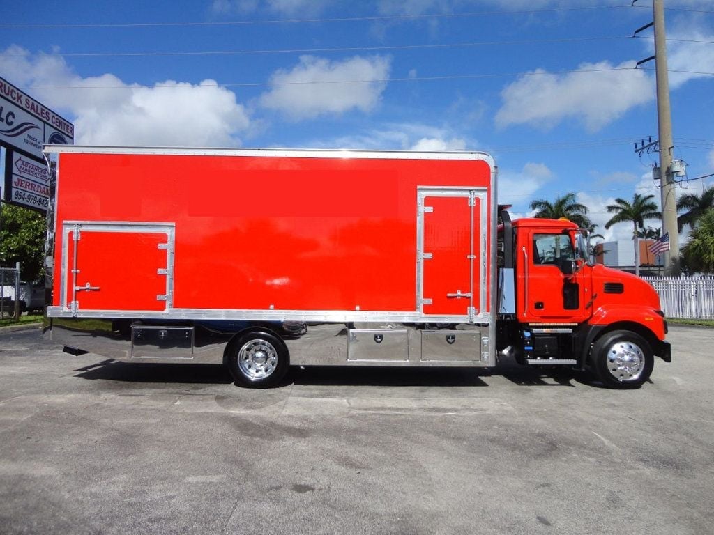 2022 Mack MD6 Enclosed TowBox 22ft JerrDan *Shark* Rollback Tow Truck