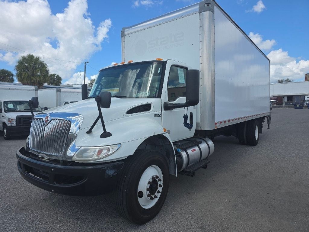 2020 International MV607 w/ 26ft Dry Freight Moving Box Truck w/ Lift Gate