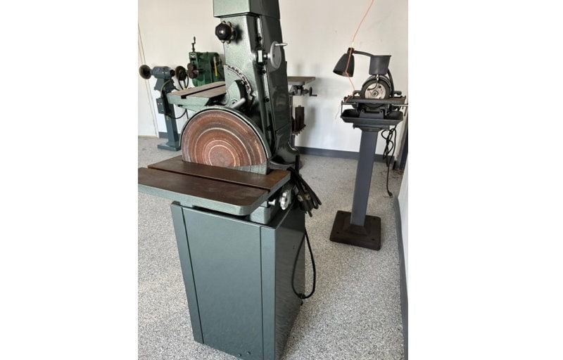 1990 Wilton 6” belt grinder 220 v 3 ph