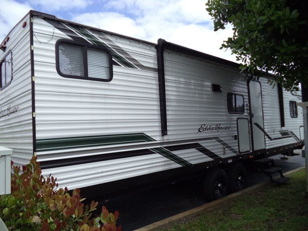 2024 EDDIE BAUER EBS 322BH 37FT BUMER PULL RV TRAILER W/ SLIDE OUT