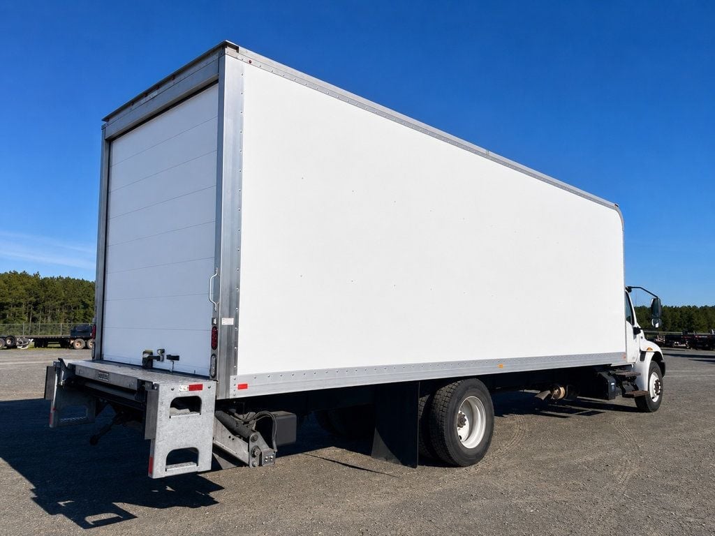 2021 International MV607 w/ 26ft Dry Freight Moving Box Truck w/ Liftgate