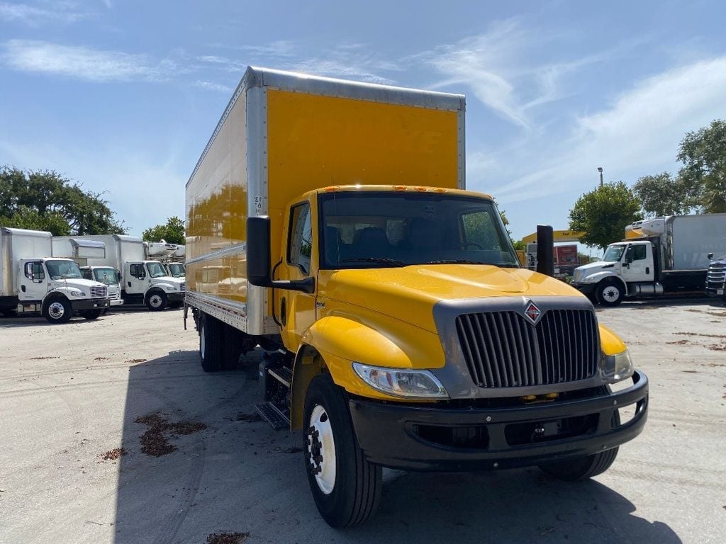 2022 International MV607 w/ 26ft Dry Freight Moving Box Truck w/ Liftgate