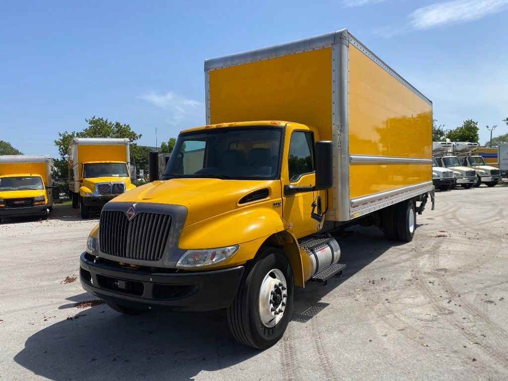 2022 International MV607 w/ 26ft Dry Freight Moving Box Truck w/ Liftgate