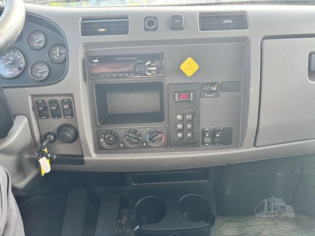 2019 Peterbilt 337 w/ 26ft Dry Freight Moving Box Truck w/ Liftgate