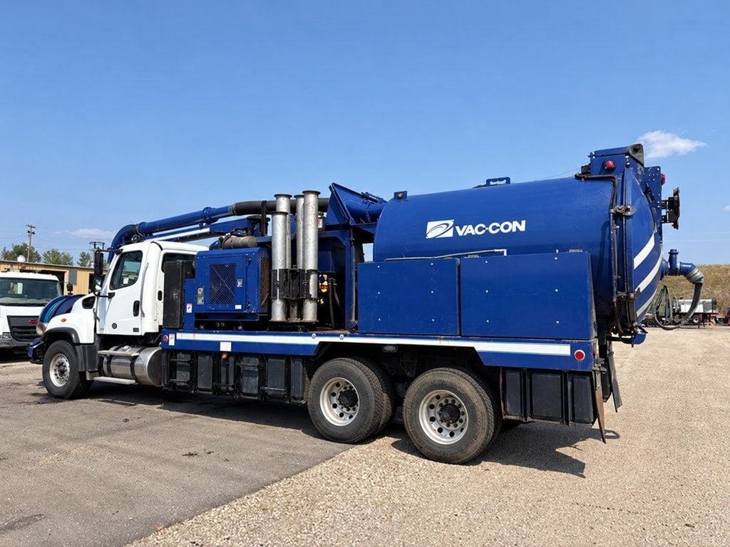 2015 Freightliner 114SD w/ 24ft Vacuum Boom, 8in Suction Hose, Deutz Pump