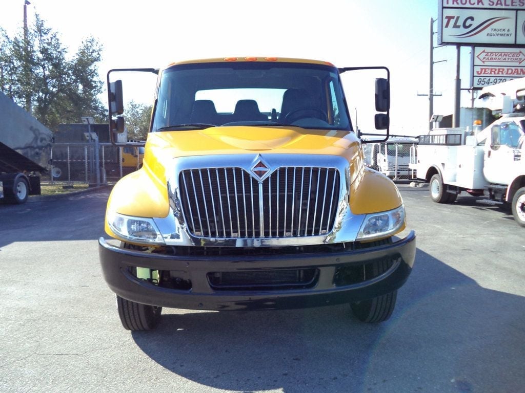 2019 International 4300 w/ 25ft Beaver Tail, Dove Tail, Ramp Truck Equip Hauler