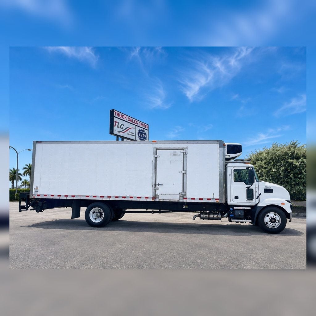 2023 Mack MD6 w/ 26ft Refrigerated Box CARRIER unit & Liftgate