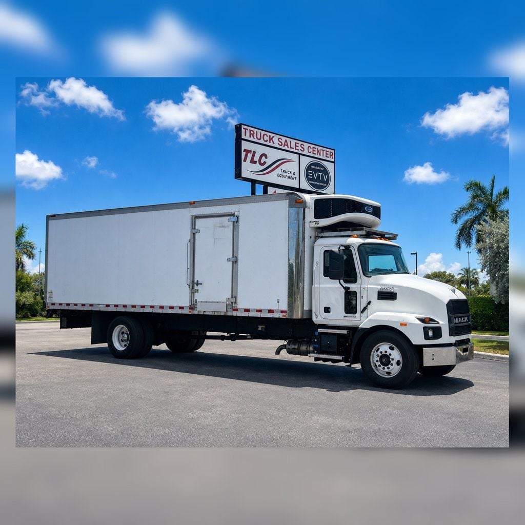 2023 Mack MD6 w/ 26ft Refrigerated Box CARRIER unit & Liftgate