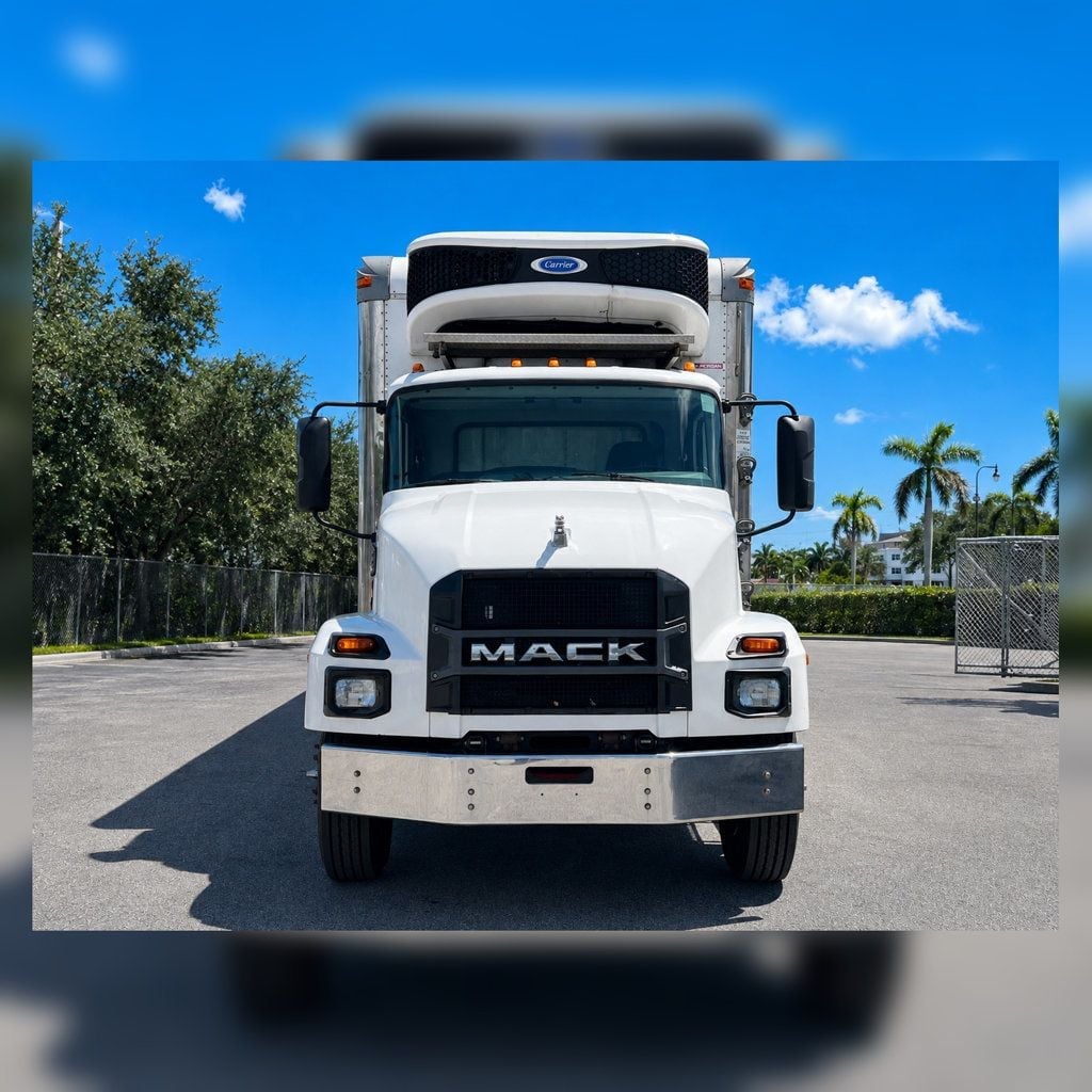 2023 Mack MD6 w/ 26ft Refrigerated Box CARRIER unit & Liftgate