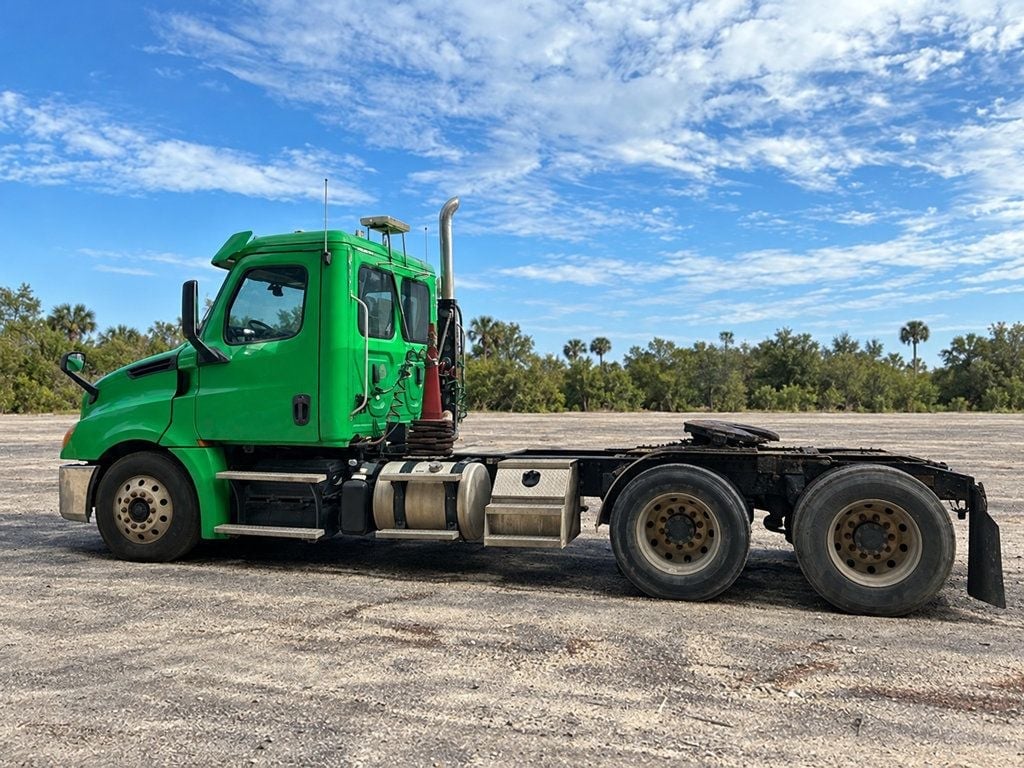 2019 Freightliner Cascadia 126 6×4 T/A Day Cab Truck Tractor